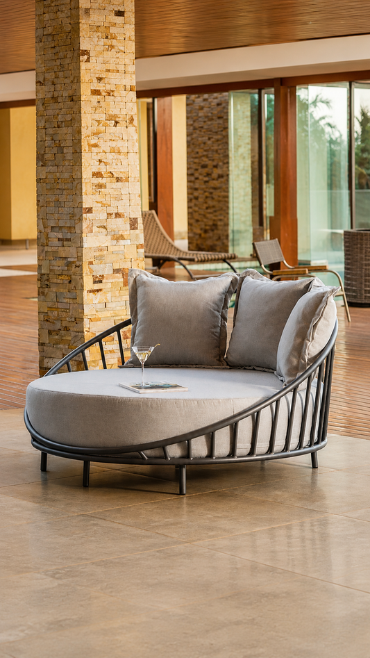 Chaise Marii em Tecido Marítimo – Conforto e Sofisticação para Área Externa